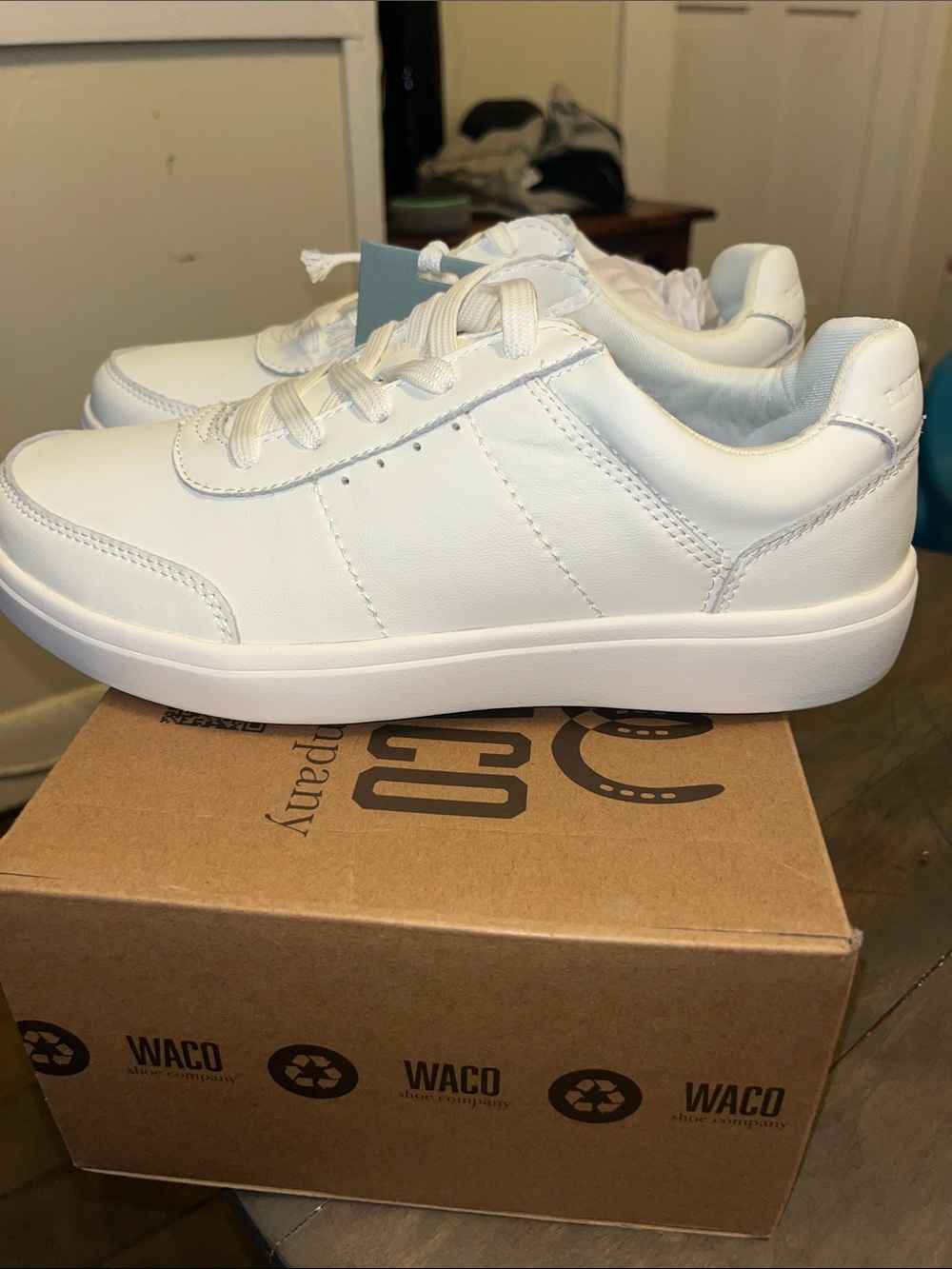 REVITALIGN White Men's Lace-Up Casual Sneakers - Picture 5 of 7